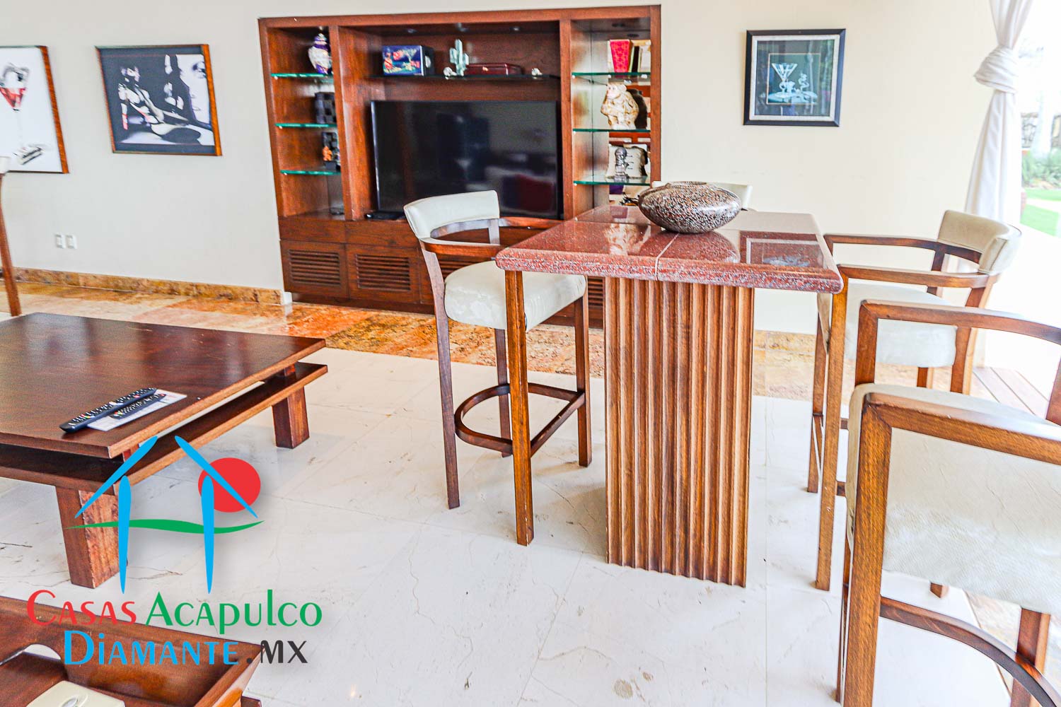 Villa Portofino - Salón de juegos antes de Otis 5